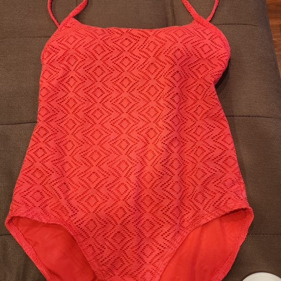 Catalina coral color swimsuit - Picture 1 of 3